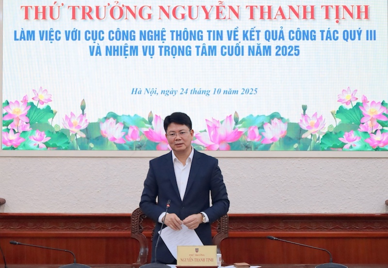 Thứ trưởng Nguyễn Thanh Tịnh làm việc với Cục Công nghệ thông tin về kết quả công tác quý III